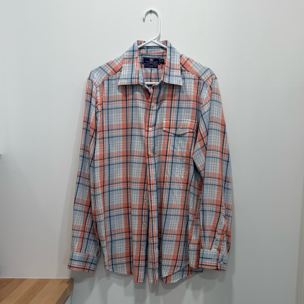 Vineyard Vines men's long sleeved button down, size M